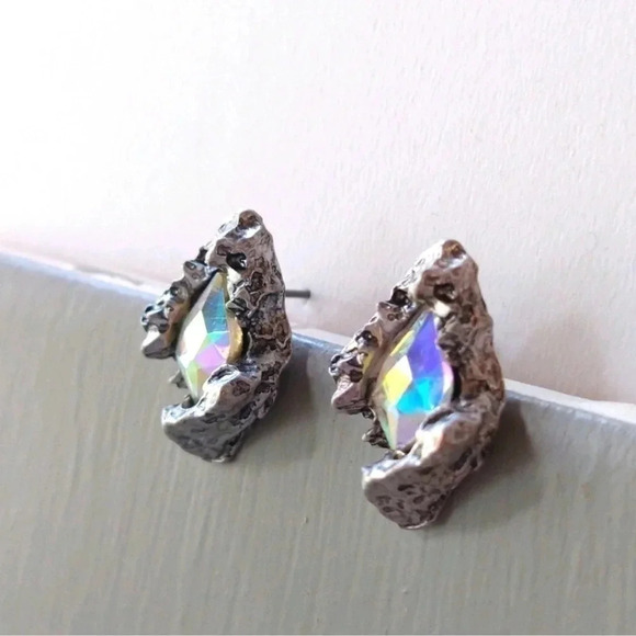 1 LEFT! Crystal Stud Earrings Silver - Picture 9 of 16